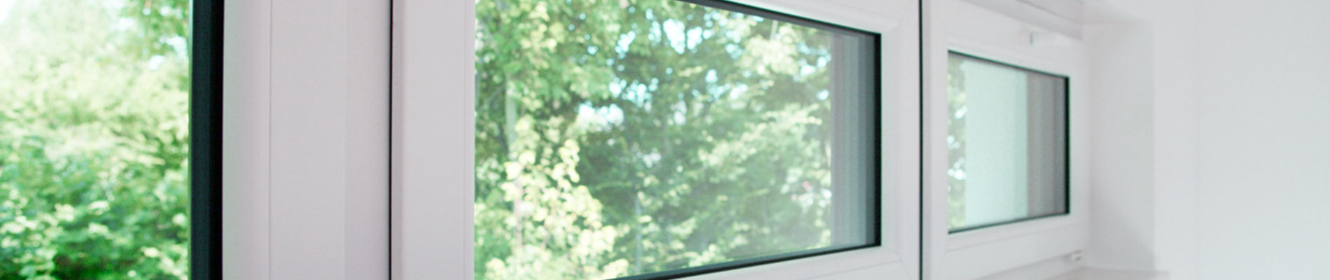 Nahaufnahme weiße Kunststofffenster